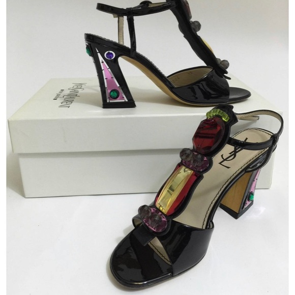 Vintage YSL Patent Leather Jeweled T strap sandals in a size 41. - Picture 8 of 12